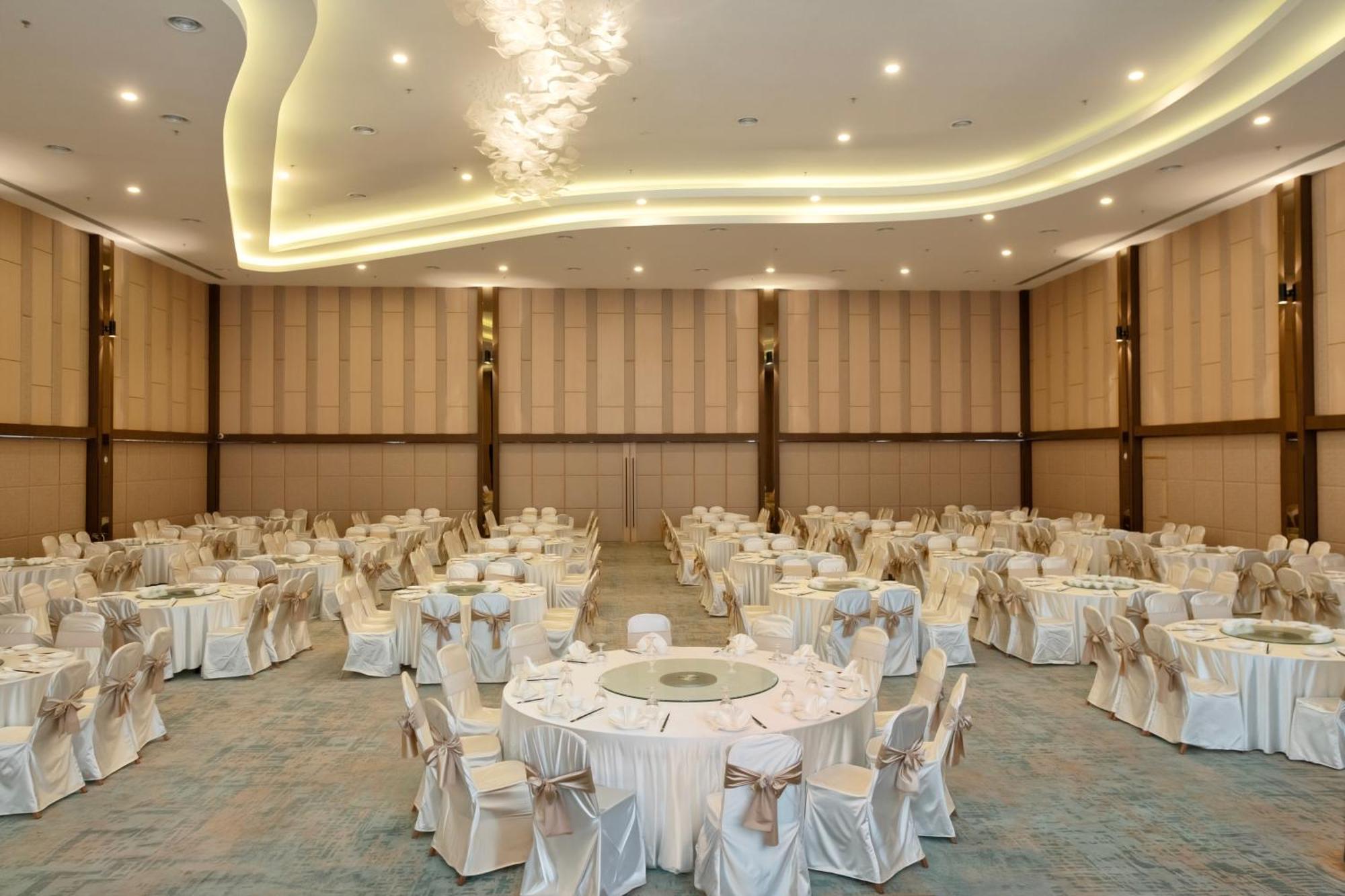 Theatre Hotel กูชิง ภายนอก รูปภาพ