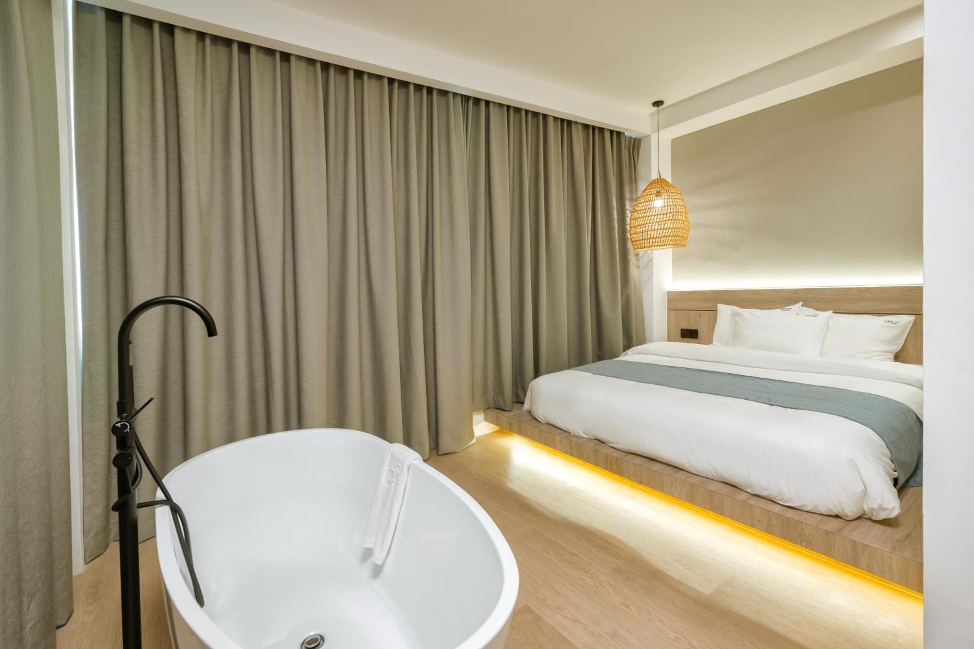 Theatre Hotel กูชิง ภายนอก รูปภาพ
