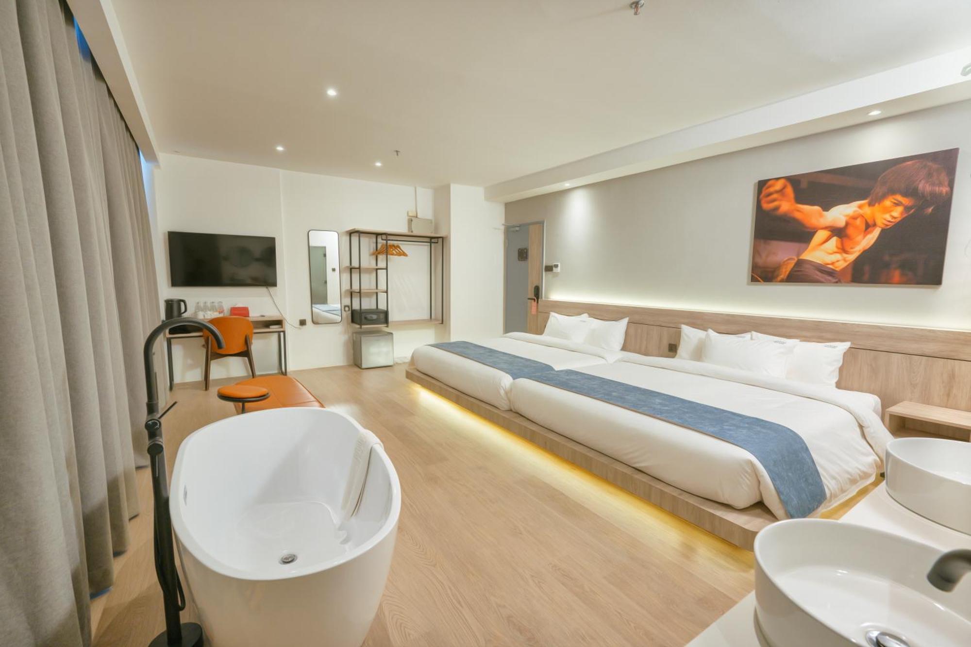 Theatre Hotel กูชิง ภายนอก รูปภาพ