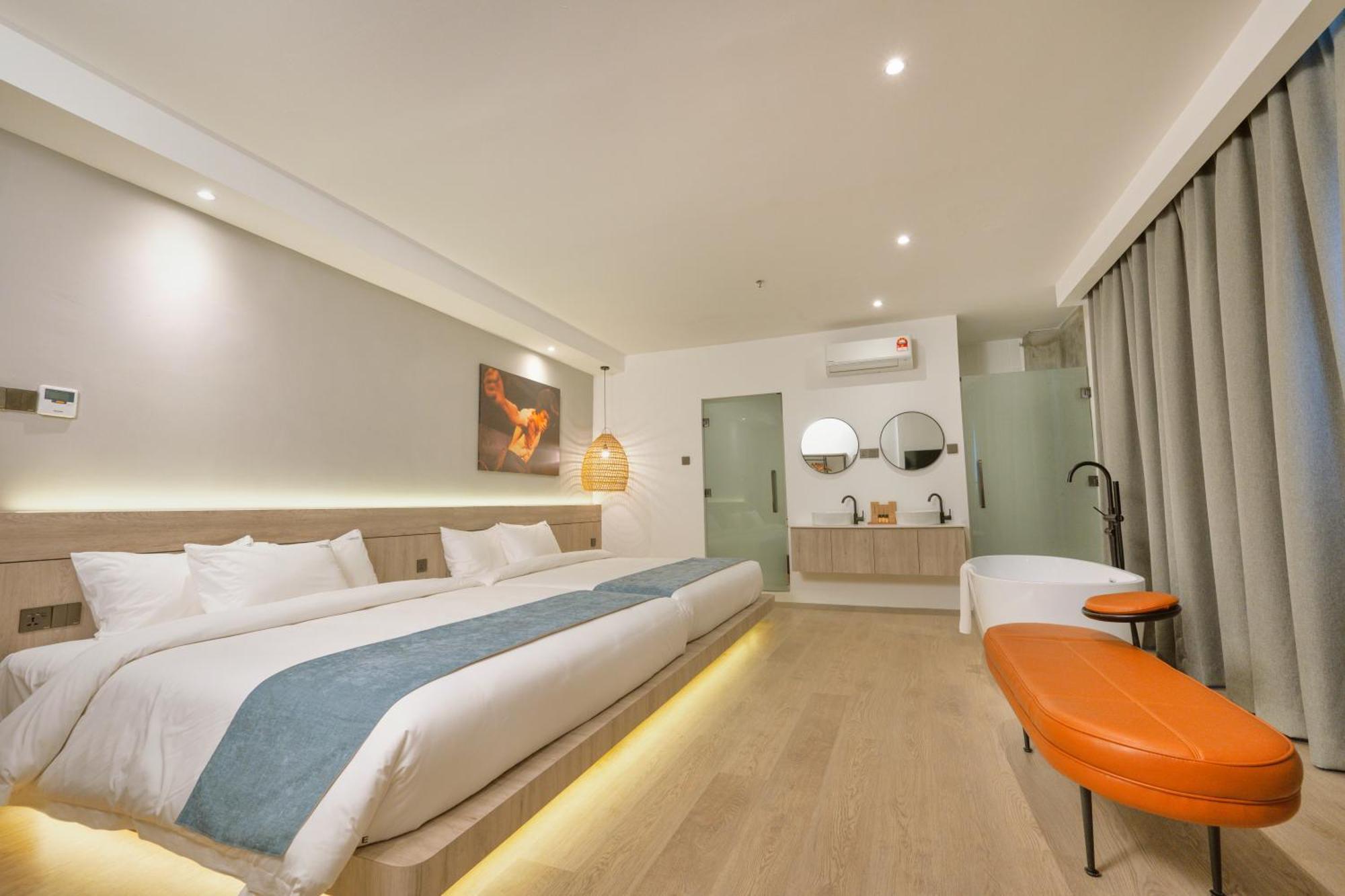 Theatre Hotel กูชิง ภายนอก รูปภาพ